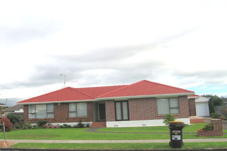 Photo of property in 38 Buckingham Crescent, Manukau, Auckland, 2025