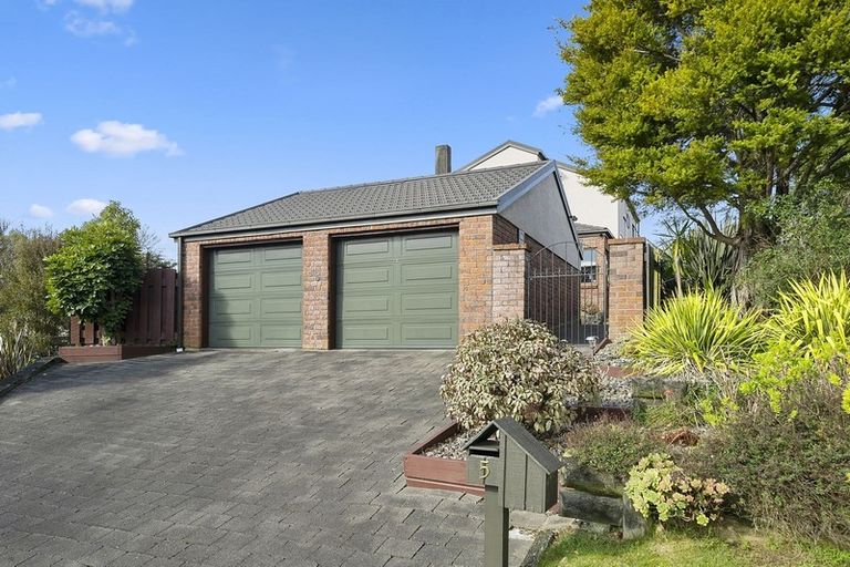 Photo of property in 5 Roman Close, Silverstream, Upper Hutt, 5019