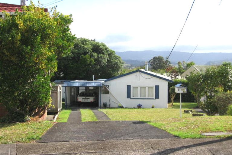 Photo of property in 1/10 Gaede Terrace, Sunnyvale, Auckland, 0612