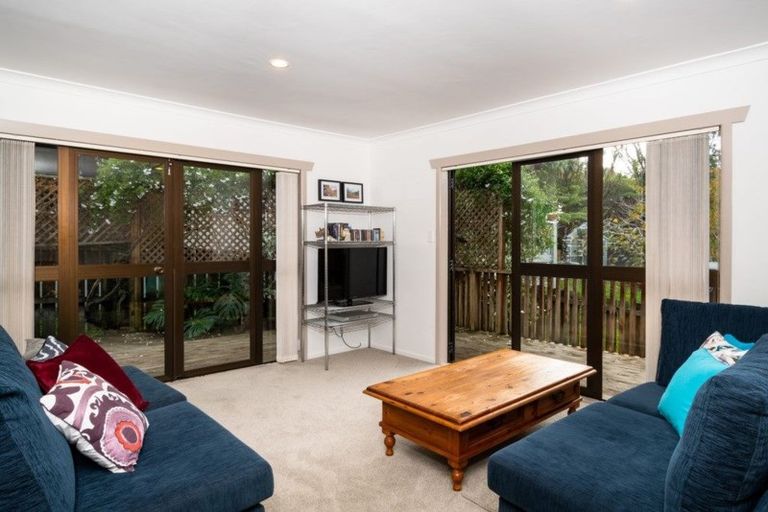 Photo of property in 1/7 Juneau Place, Glendene, Auckland, 0602