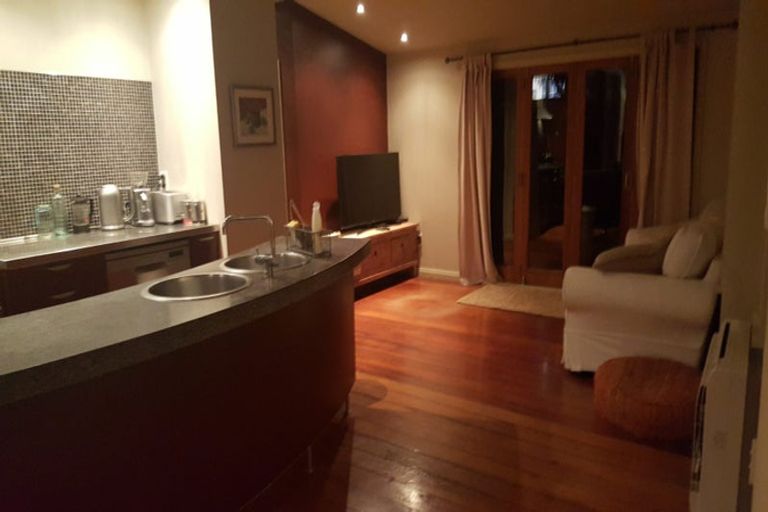 Photo of property in 2 Matipo Street, Eastbourne, Lower Hutt, 5013