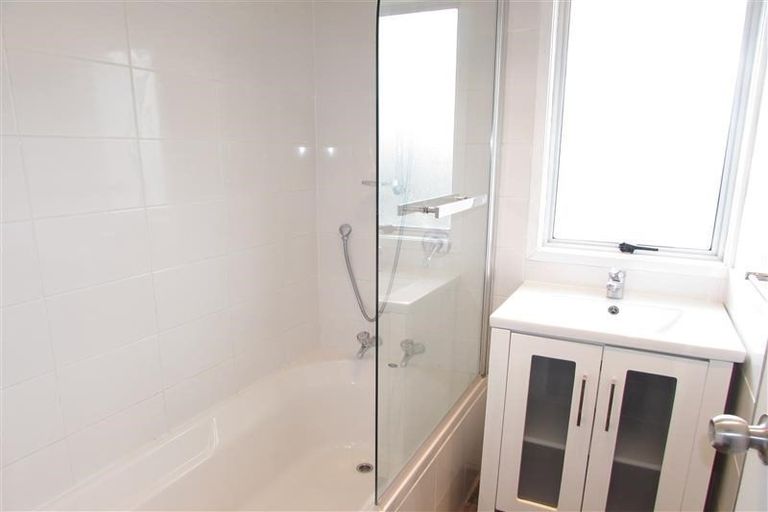 Photo of property in 72 Parrs Cross Road, Henderson, Auckland, 0612