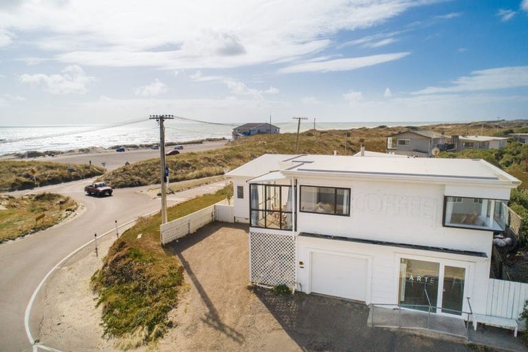 Photo of property in 21 Ocean Beach Street, Foxton Beach, Foxton, 4815