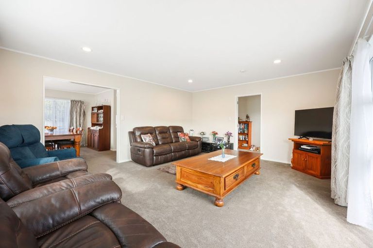 Photo of property in 1/242 Botany Road, Golflands, Auckland, 2013