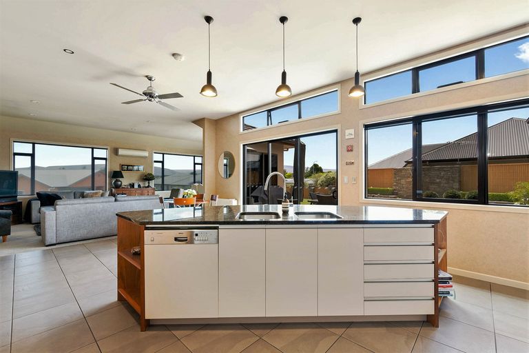 Photo of property in 16 Walnut Grove, Alexandra, 9320