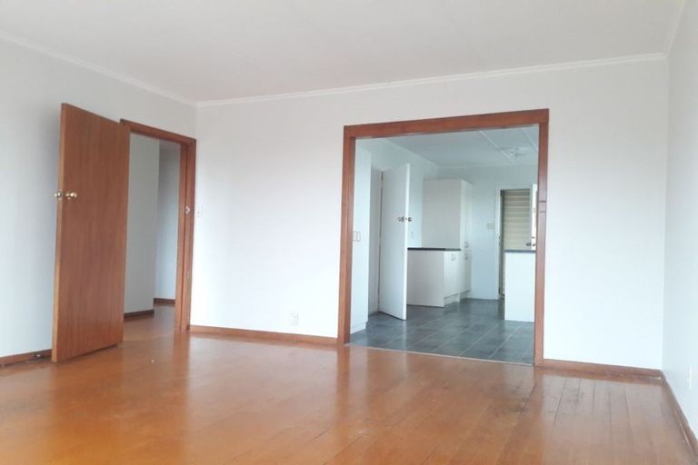 Photo of property in 1/6 Woodall Place, Totara Vale, Auckland, 0627