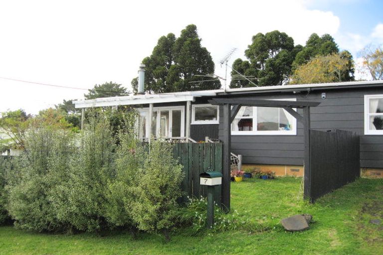 Photo of property in 7 Staley Road, Parau, Auckland, 0604