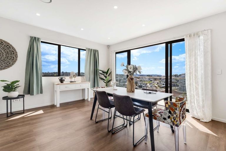 Photo of property in 33 Baumea Rise, Massey, Auckland, 0614