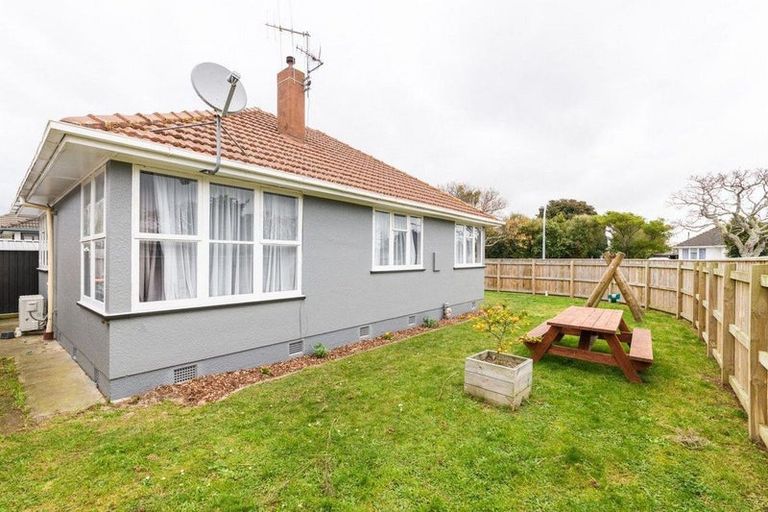 Photo of property in 35 Cardiff Street, Awapuni, Palmerston North, 4412
