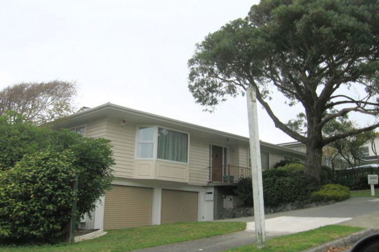 Photo of property in 6 Greyfriars Crescent, Tawa, Wellington, 5028