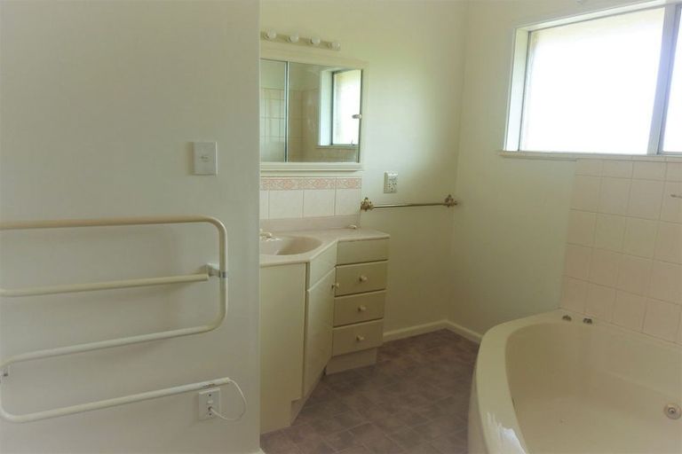 Photo of property in 7 Hillcrest Place, Avonhead, Christchurch, 8042