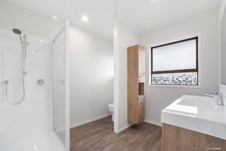 Photo of property in 8 Heaton Grove, Chatswood, Auckland, 0626