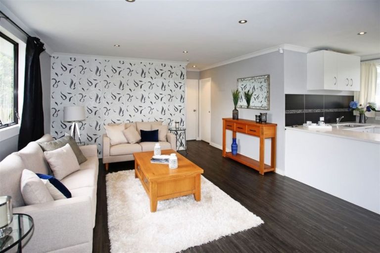 Photo of property in 2/28 Greenhaven Avenue, Opaheke, Papakura, 2113