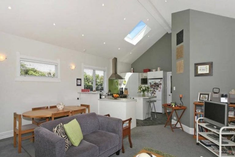 Photo of property in 8 Miro Street, Eastbourne, Lower Hutt, 5013