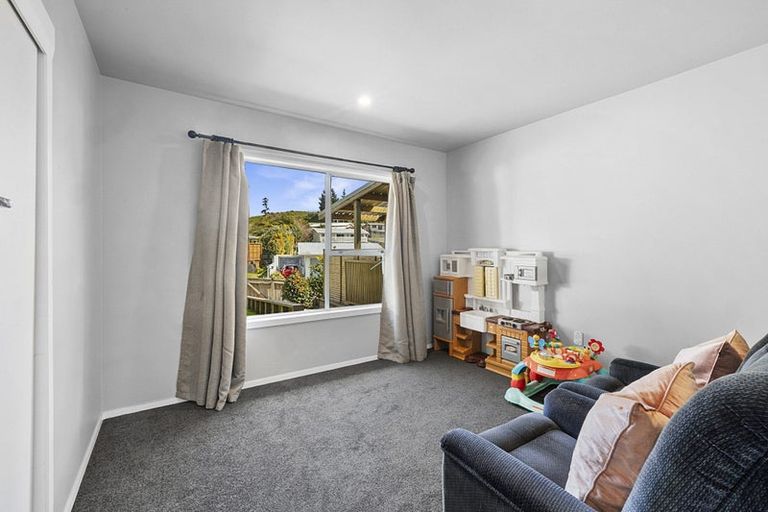 Photo of property in 1 Ross Place, Blagdon, New Plymouth, 4310