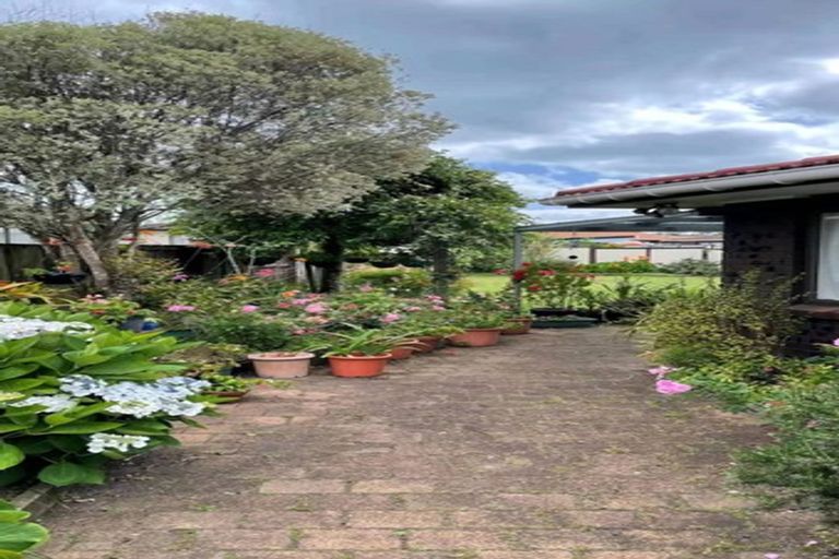 Photo of property in 50 Sunderlands Road, Half Moon Bay, Auckland, 2012