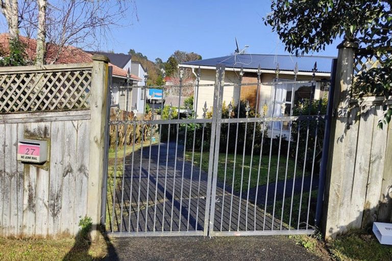 Photo of property in 27 Cheval Drive, Totara Vale, Auckland, 0629