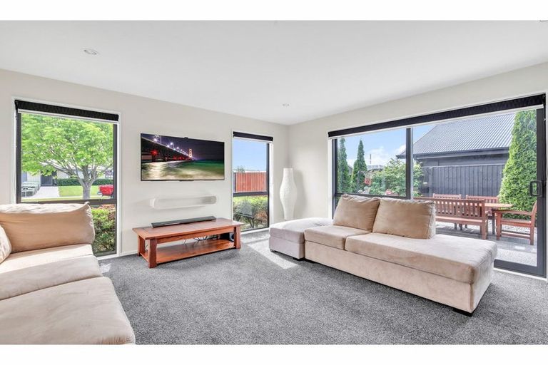 Photo of property in 16 Huntingdon Drive, Rangiora, 7400