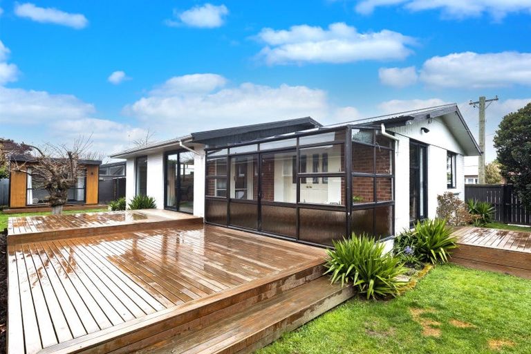 Photo of property in 1/1 Greers Road, Ilam, Christchurch, 8041