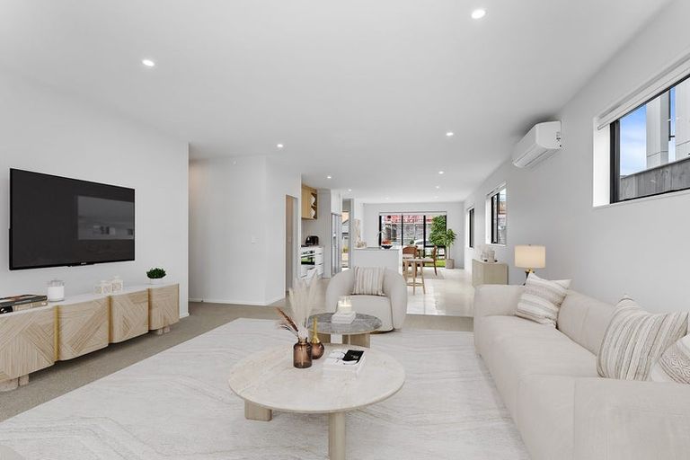 Photo of property in 10 Seafoam Road, Rosehill, Papakura, 2113