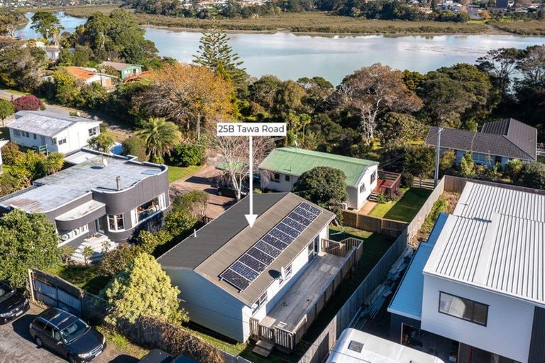 Photo of property in 2/25 Tawa Road, Te Atatu Peninsula, Auckland, 0610