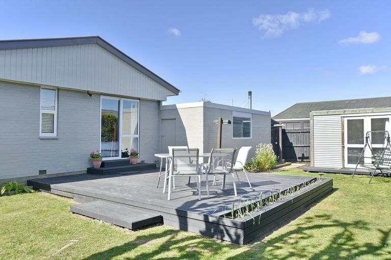 Photo of property in 5 Hannah Place, Redwood, Christchurch, 8051