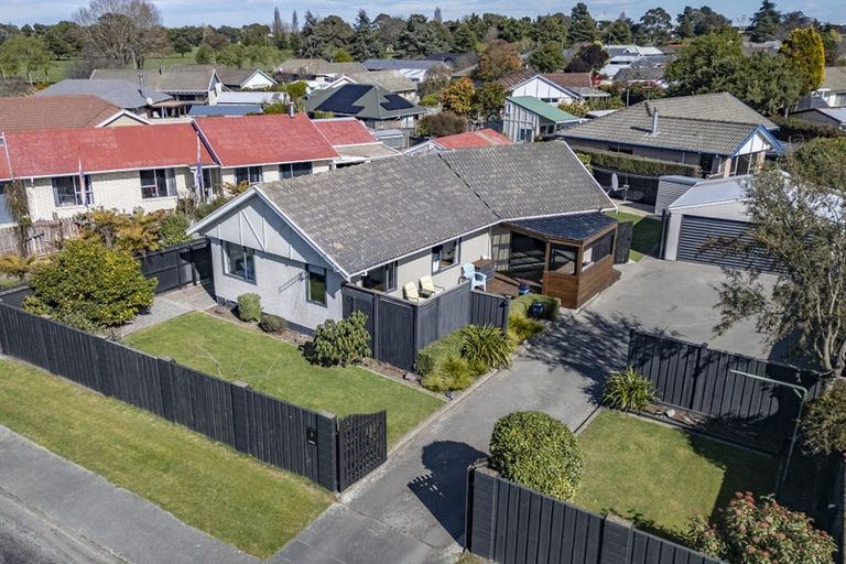 Photo of property in 6 Oakley Crescent, Hornby, Christchurch, 8042