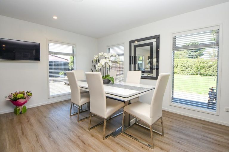 Photo of property in 2 The Glade, Carterton, 5713