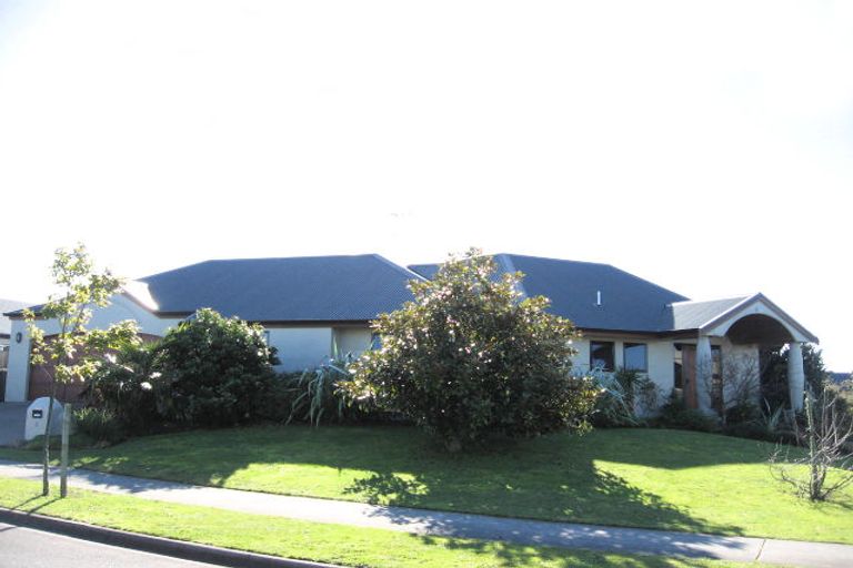 Photo of property in 5 Chesterfield Place, Rototuna, Hamilton, 3210