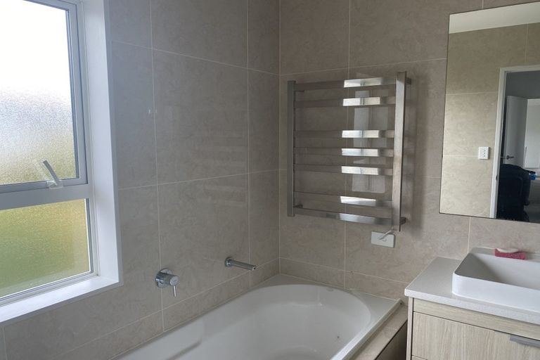 Photo of property in 34a Exmouth Road, Northcote, Auckland, 0627