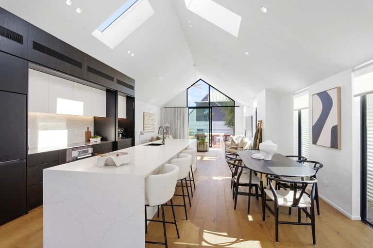 Photo of property in 19 Albany Street, St Albans, Christchurch, 8014