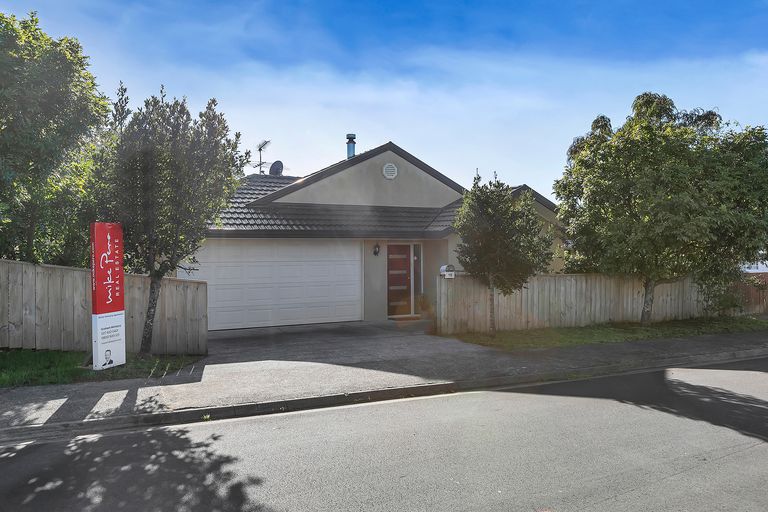 Photo of property in 19 Zefiro Drive, Massey, Auckland, 0614