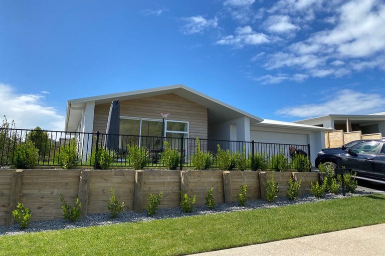 Photo of property in 92 Whakaturou Crescent, Pyes Pa, Tauranga, 3112