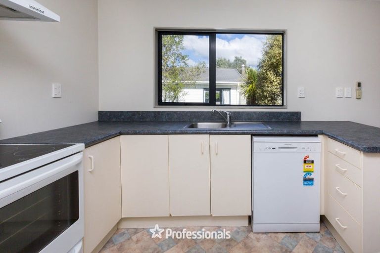 Photo of property in 1 Monarch Grove, Maoribank, Upper Hutt, 5018