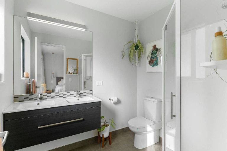 Photo of property in 19 Kahika Grove, Huapai, Kumeu, 0810