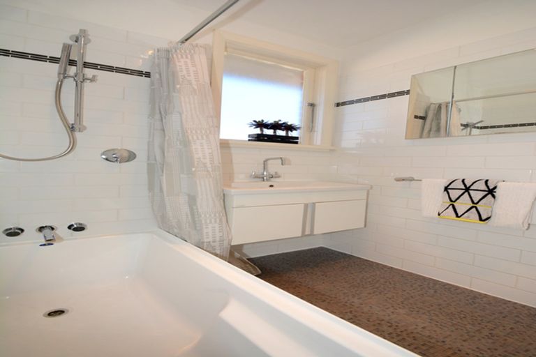 Photo of property in 10 Charters Street, Glenross, Dunedin, 9011