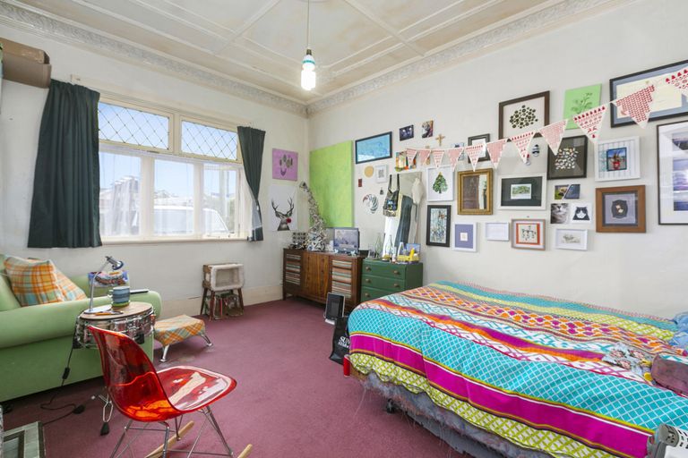 Photo of property in 38 Hargest Crescent, Saint Kilda, Dunedin, 9012