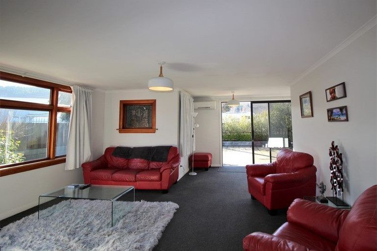 Photo of property in 37 Newcastle Street, Clyde, 9330