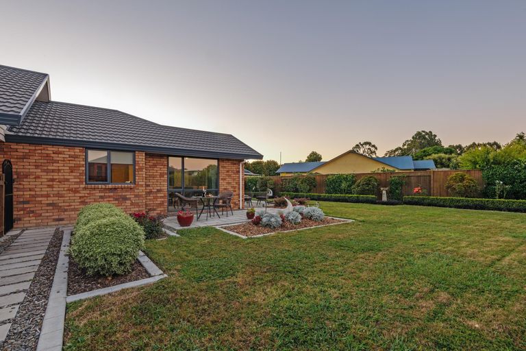 Photo of property in 20 Chestnut Close, Kelvin Grove, Palmerston North, 4414