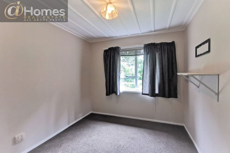 Photo of property in 6 Moontide Road, Kumeu, 0892