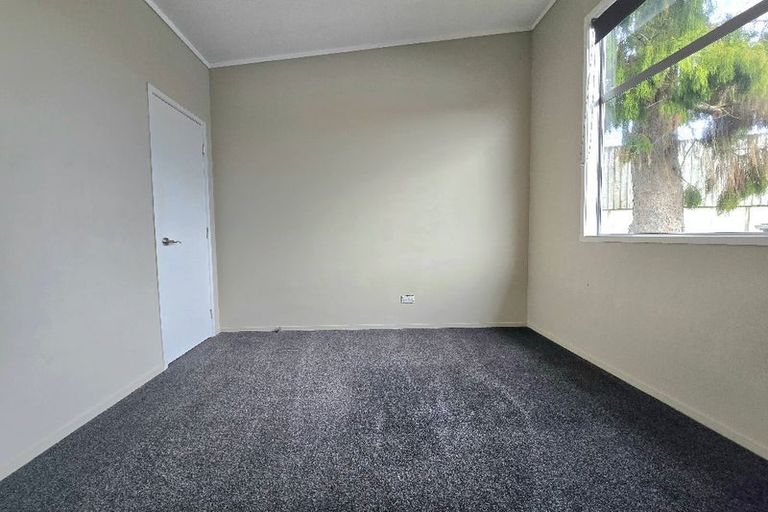 Photo of property in 5 Clayburn Road, Glen Eden, Auckland, 0602
