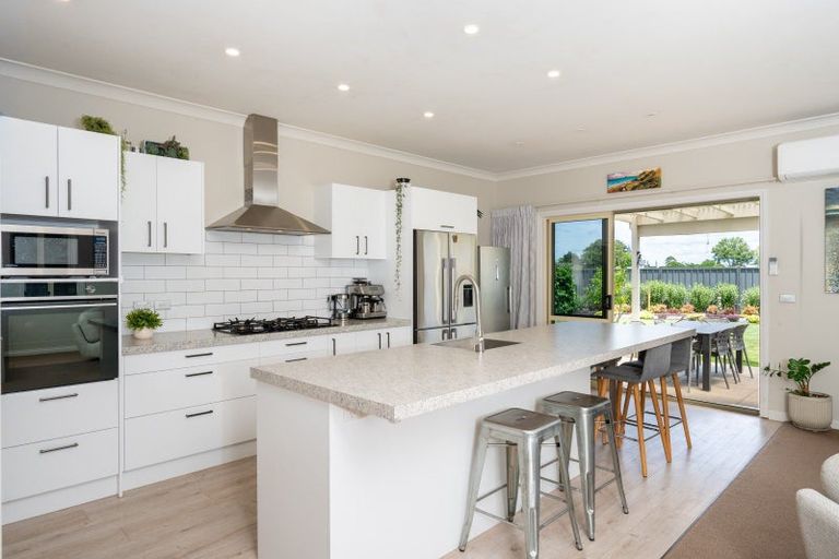 Photo of property in Heynes Place, 14 Heynes Place, Clive, 4102