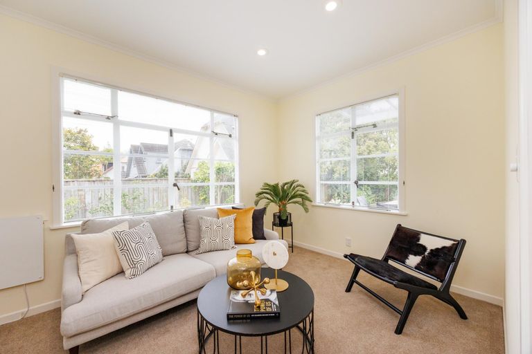 Photo of property in 215a Victoria Avenue, Hokowhitu, Palmerston North, 4410