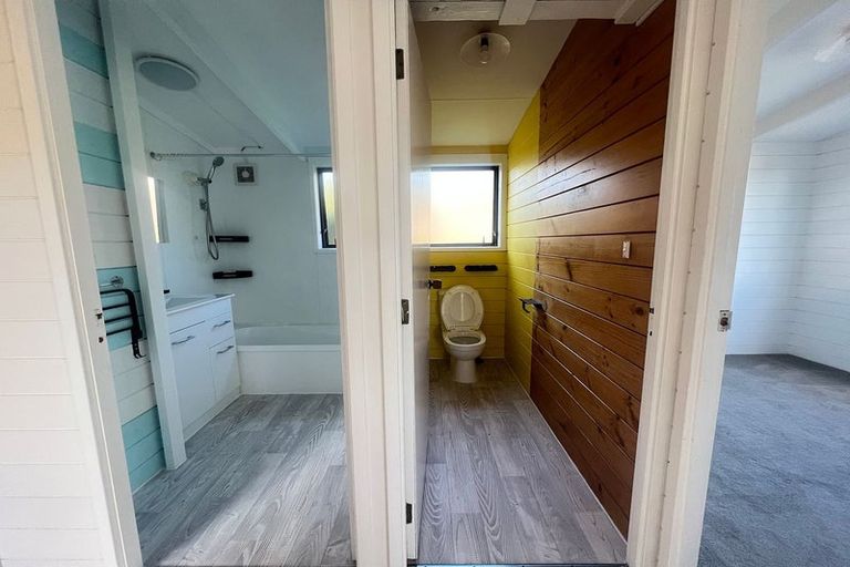 Photo of property in 1/9 Thistledew Place, Bayview, Auckland, 0629