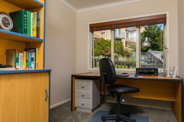 Photo of property in 2 Kittiwake Drive, Schnapper Rock, Auckland, 0632