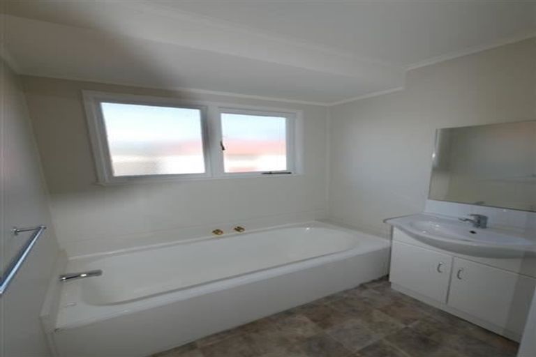 Photo of property in 24 Callis Avenue, Opaheke, Papakura, 2113