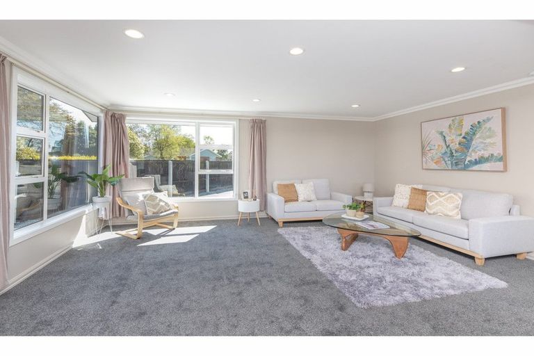 Photo of property in 16 Saunders Place, Redwood, Christchurch, 8051