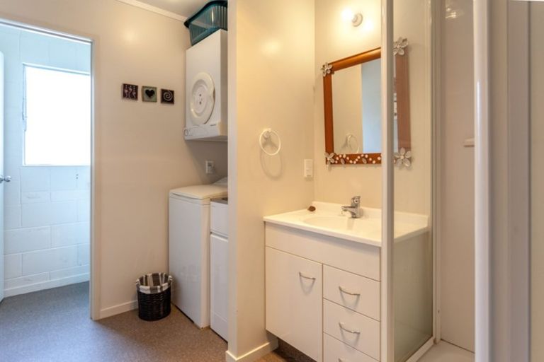 Photo of property in 5 Hicks Place, Cooks Beach, Whitianga, 3591