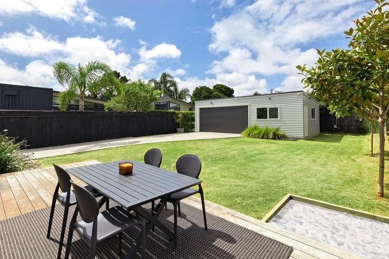Photo of property in 68 Walker Road, Point Chevalier, Auckland, 1022