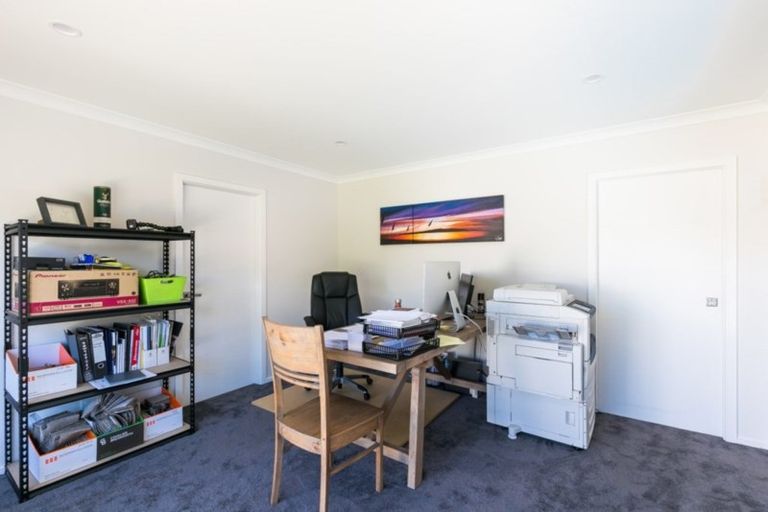 Photo of property in 90 Endeavour Drive, Whitby, Porirua, 5024